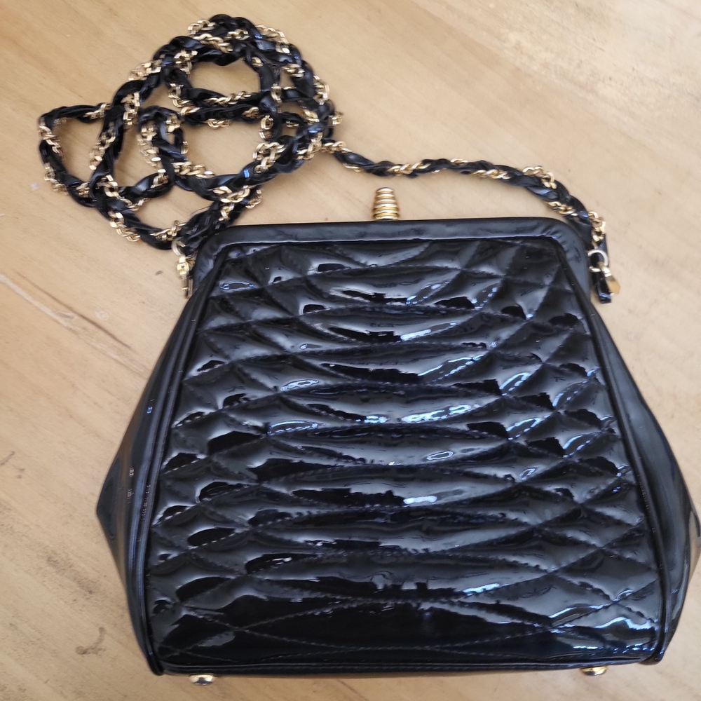 Luxurious Black Quilted Shoulder Bag with Chain Strap - Picture 2 of 5